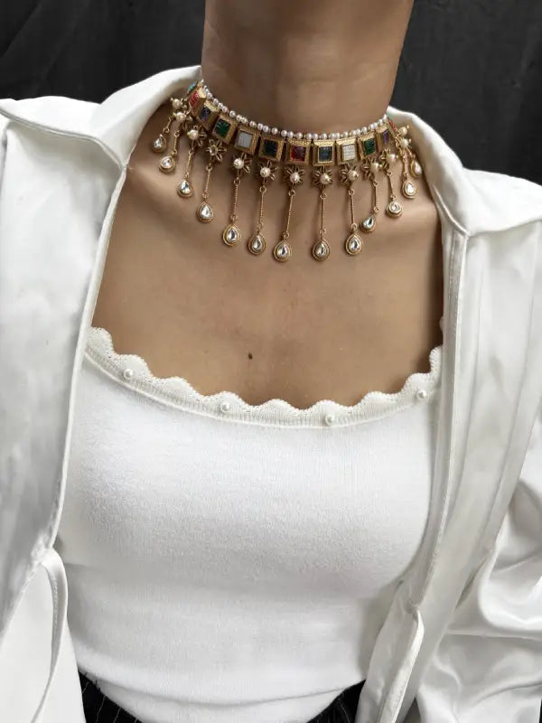 choker with earrings