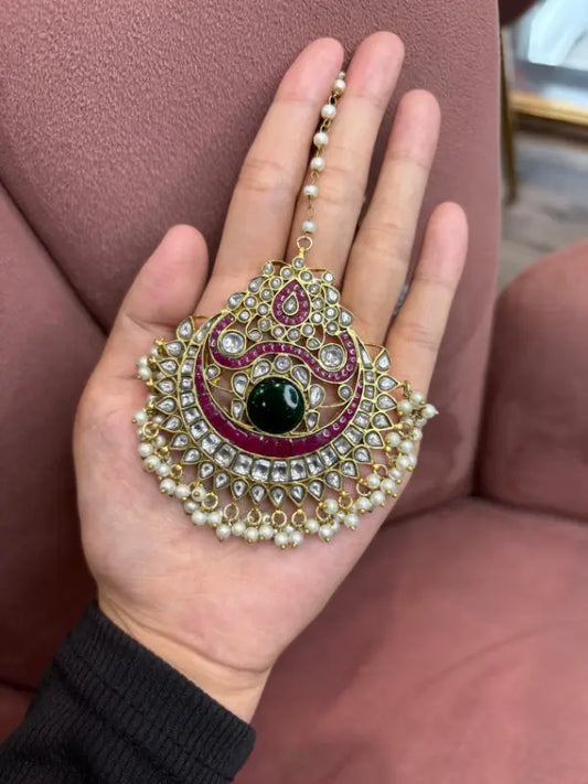 kundan tikka
