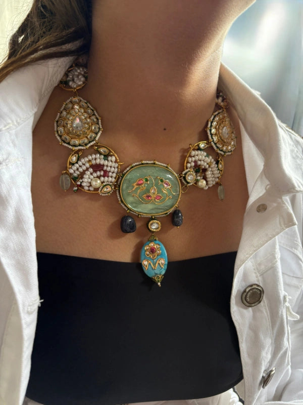 kundan set with matching earrings