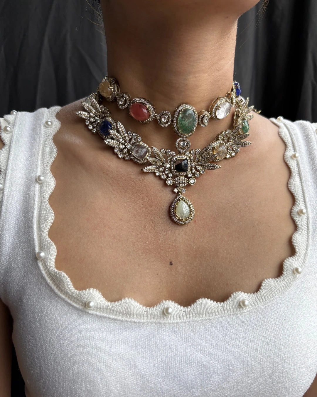 choker with earrings