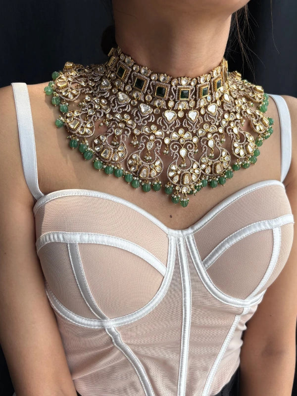 choker with earrings