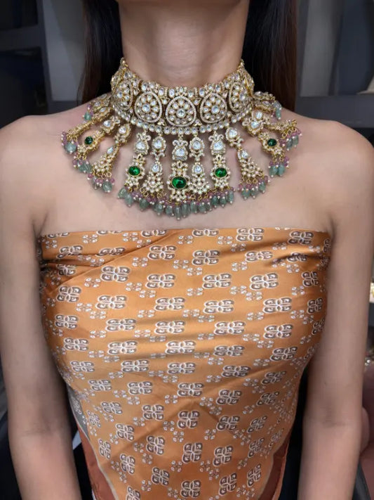 choker with earrings