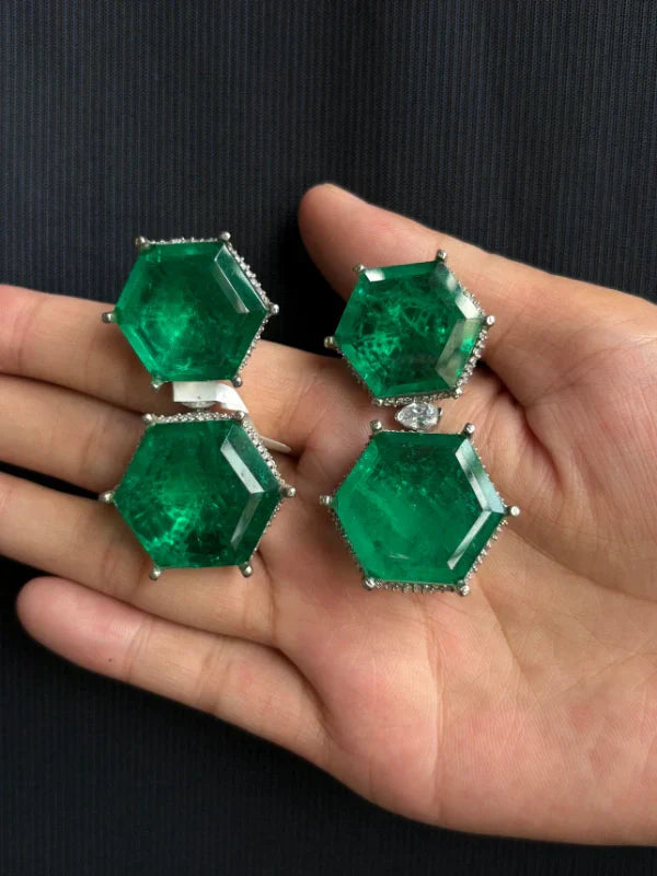 Green is the New Gold! Jaaniye Kaise Ye Doublet Earrings Aapke Simple Look Ko Bhi Bana Sakte Hain "Grand.