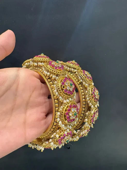 The Ultimate Guide to Wristwear: From Playful Accents to Timeless Gold