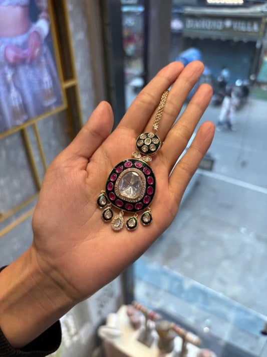 Redefining Grace: The Modern Woman’s Guide to Maang Tikka