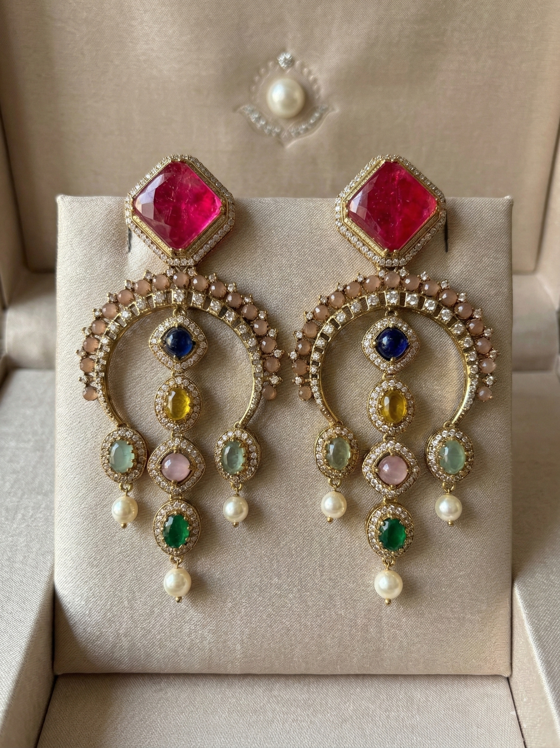 Face Ko Slim aur Elegant Dikhana Hai? Try Karein Victorian Dangle Earrings – Har Neckline Ka Perfect Sathi!