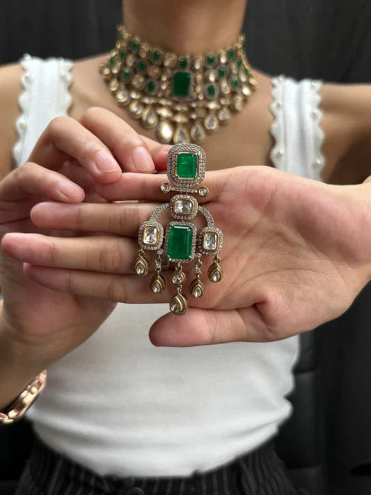 Channel Your Inner Royalty: The Victorian Emerald Choker Guide