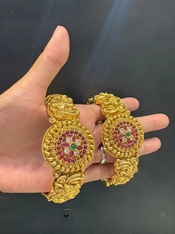 Gold Nakashi Kada