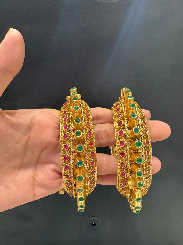 Gold Pacheli