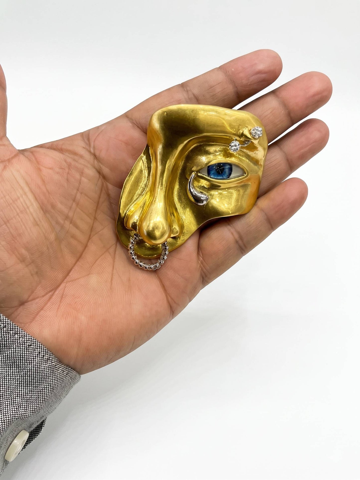 Royal Surrealist Face Brooch – Unique Lapel Pin for Men’s Suits & Women’s Dresses