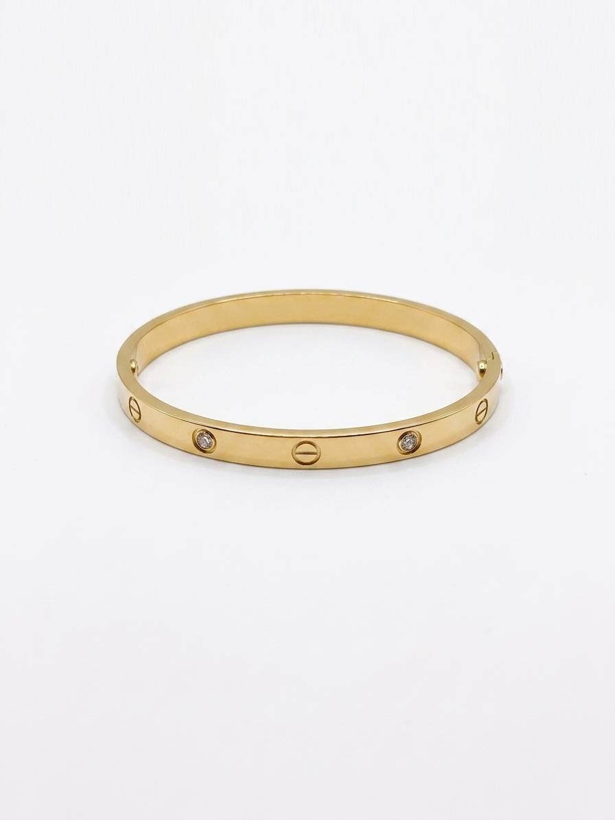 Crafted as an anti tarnish bracelet for women, ensuring a long-lasting, brilliant shine that doesn’t fade.