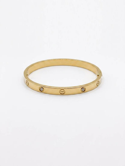 Crafted as an anti tarnish bracelet for women, ensuring a long-lasting, brilliant shine that doesn’t fade.