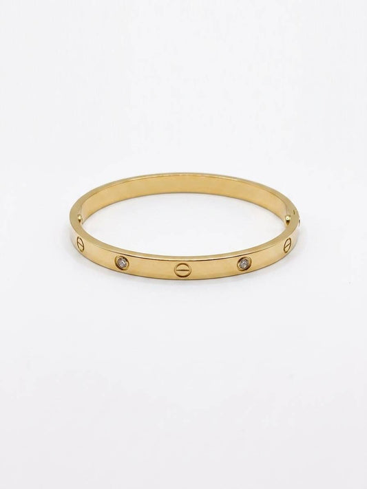 Crafted as an anti tarnish bracelet for women, ensuring a long-lasting, brilliant shine that doesn’t fade.