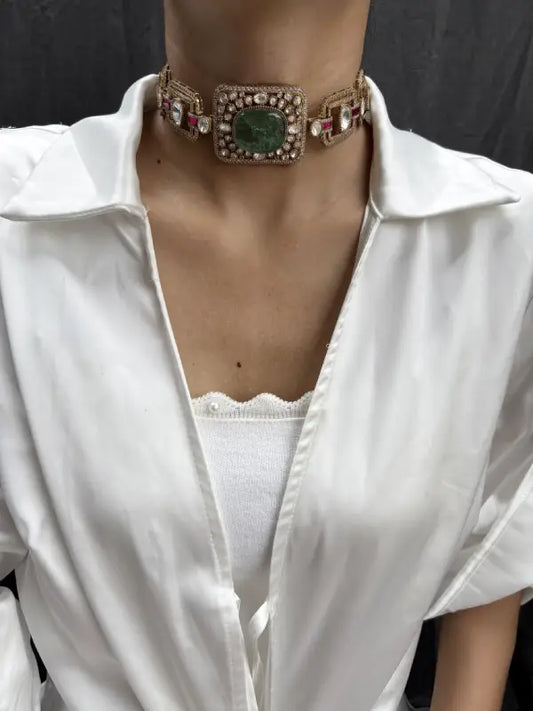 choker with earrings