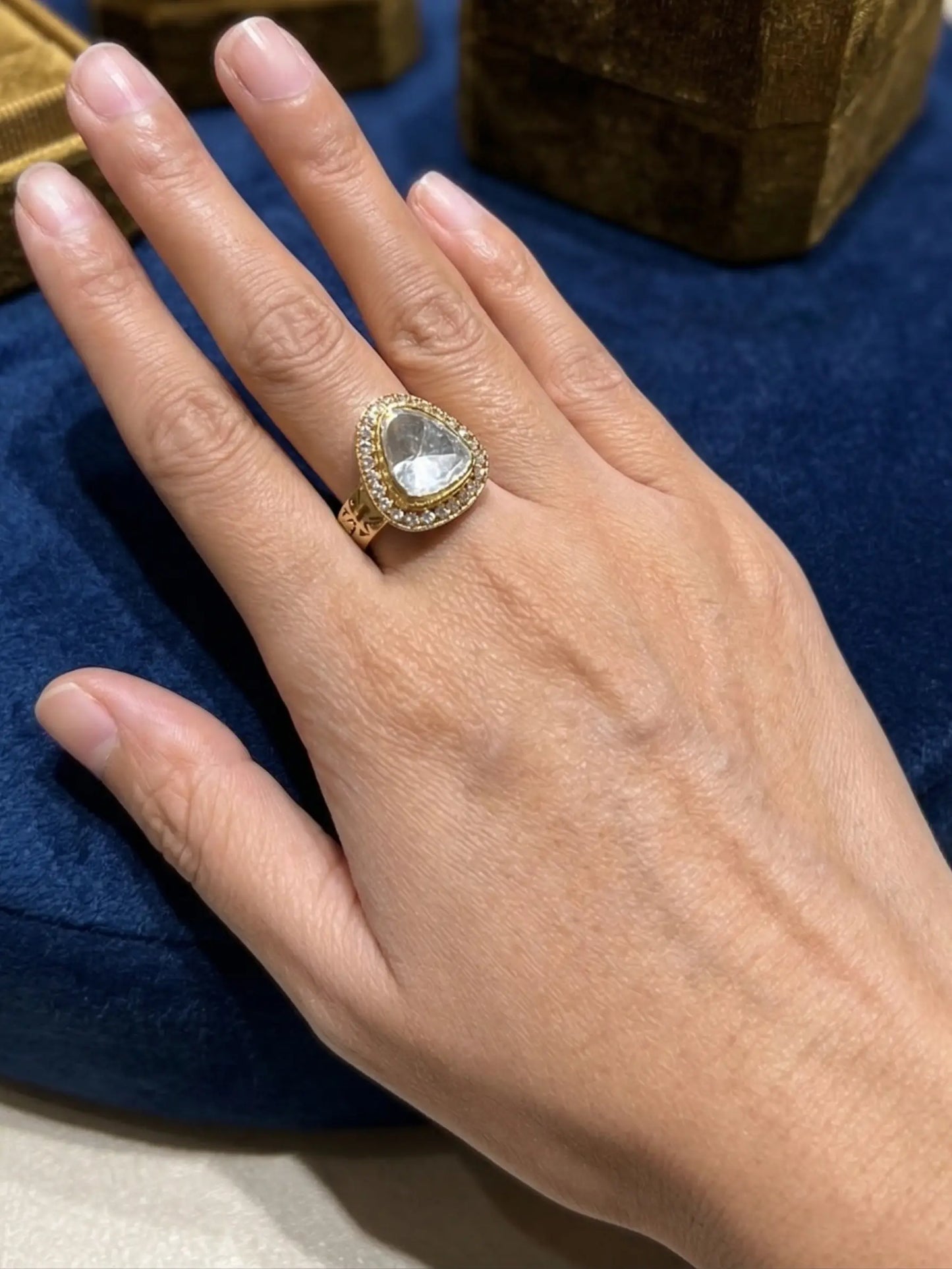 Lightweight 4.44 gram ladies rings with a traditional-meets-modern aesthetic for festive wear.