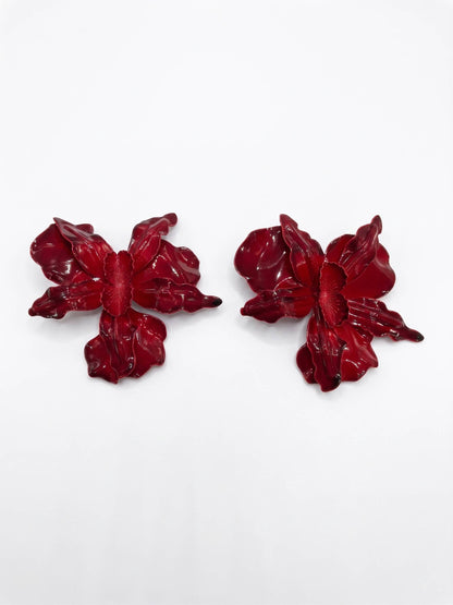 High-grade silver earrings base with a durable, glossy finish.