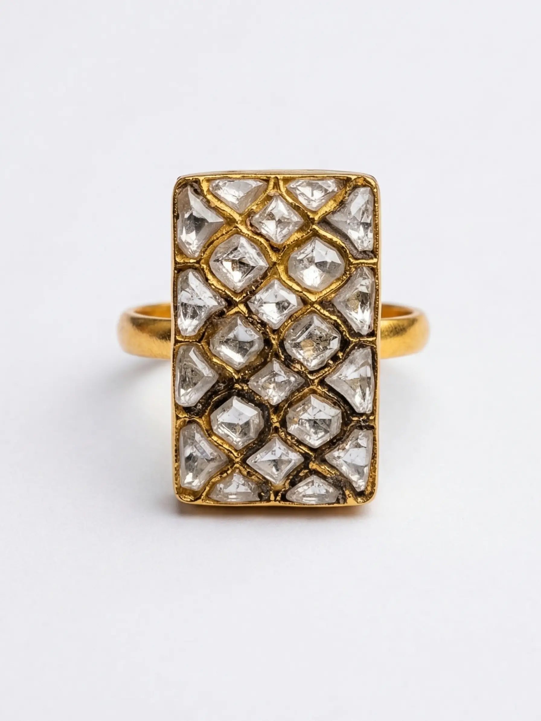 Close-up of 5.86g adjustable wedding rings for women featuring a geometric Polki grid