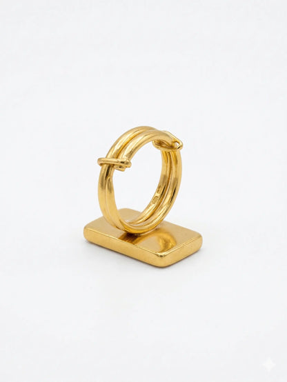Handheld view of premium stone rings for women with high-clarity white Polki stones
